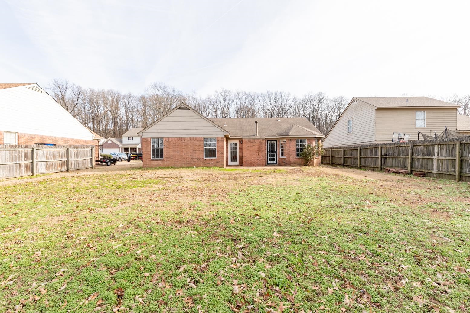 4185 Hampton Manor Lane Memphis, TN 38128 - Photo 4 of 20 a front view of a house with a garden