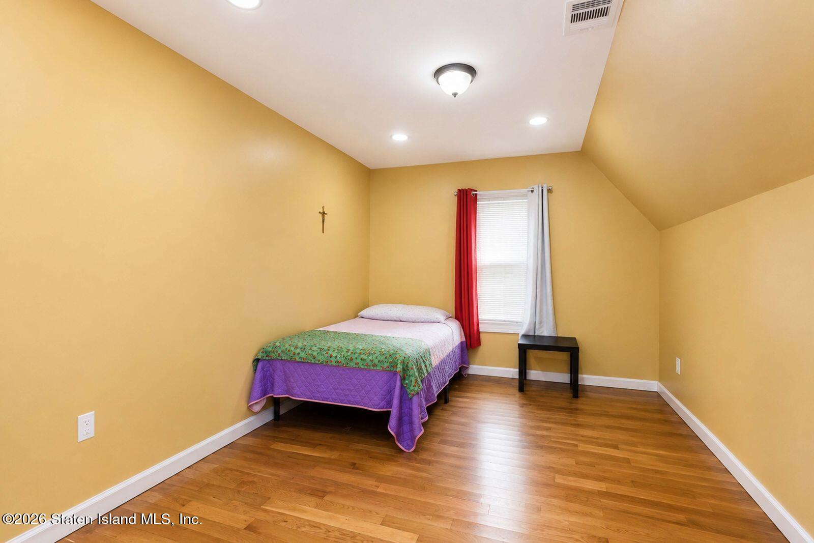 94 Harbor Road Staten Island, NY 10303 - Photo 31 of 46 HUAM91Dg