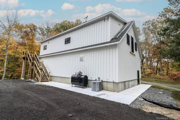 a view of back yard of the house