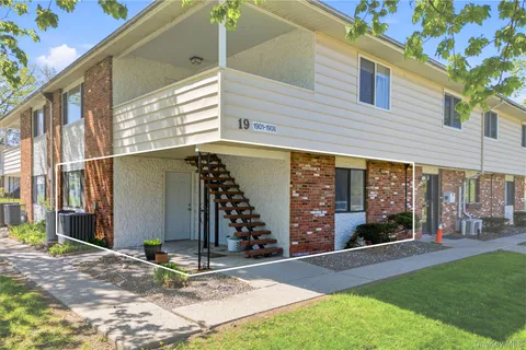 $167,900 | 1901 Cortland Drive, Unit 19A, Newburgh, NY 12550