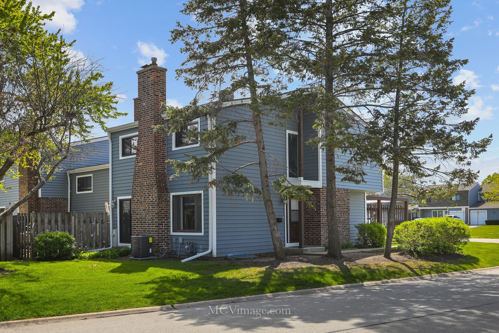 479 Rustic Drive Wheeling, IL 60090 - Photo 2 of 30