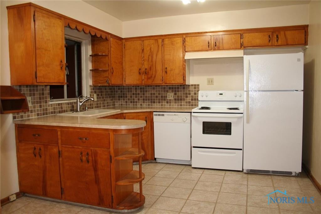 1504 South Lallendorf Road Oregon, OH 43616 - Photo 4 of 24 Gallery Image 4