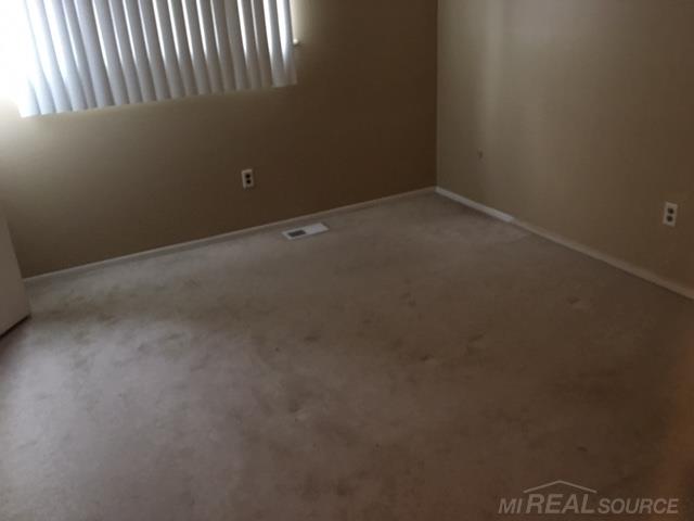 41961 Utica Road Sterling Heights, MI 48313 - Photo 8 of 13 31278668-7.JPG