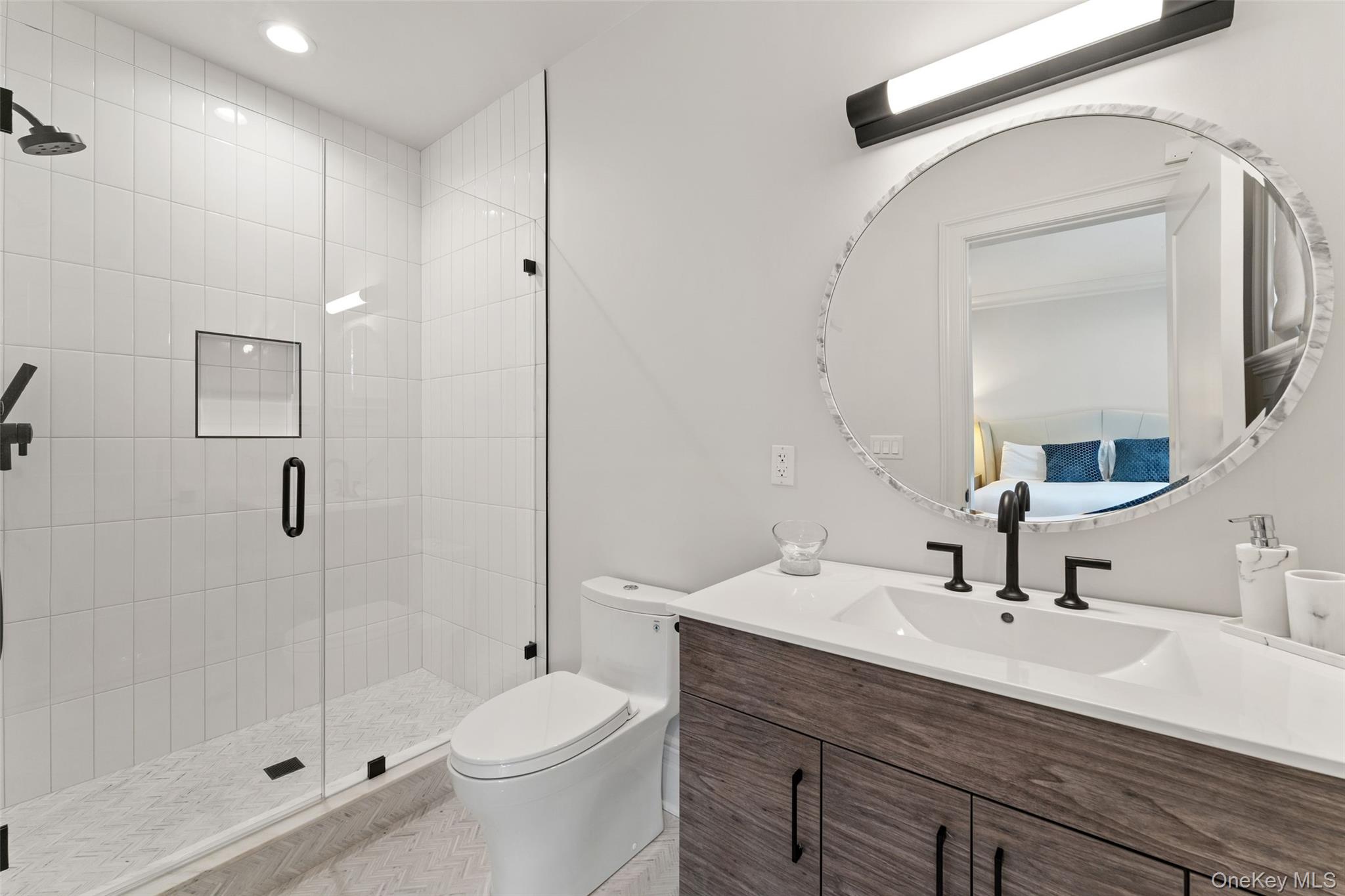 17 Oxford Road Scarsdale, NY 10583 - Photo 29 of 49 En Suite Bathroom