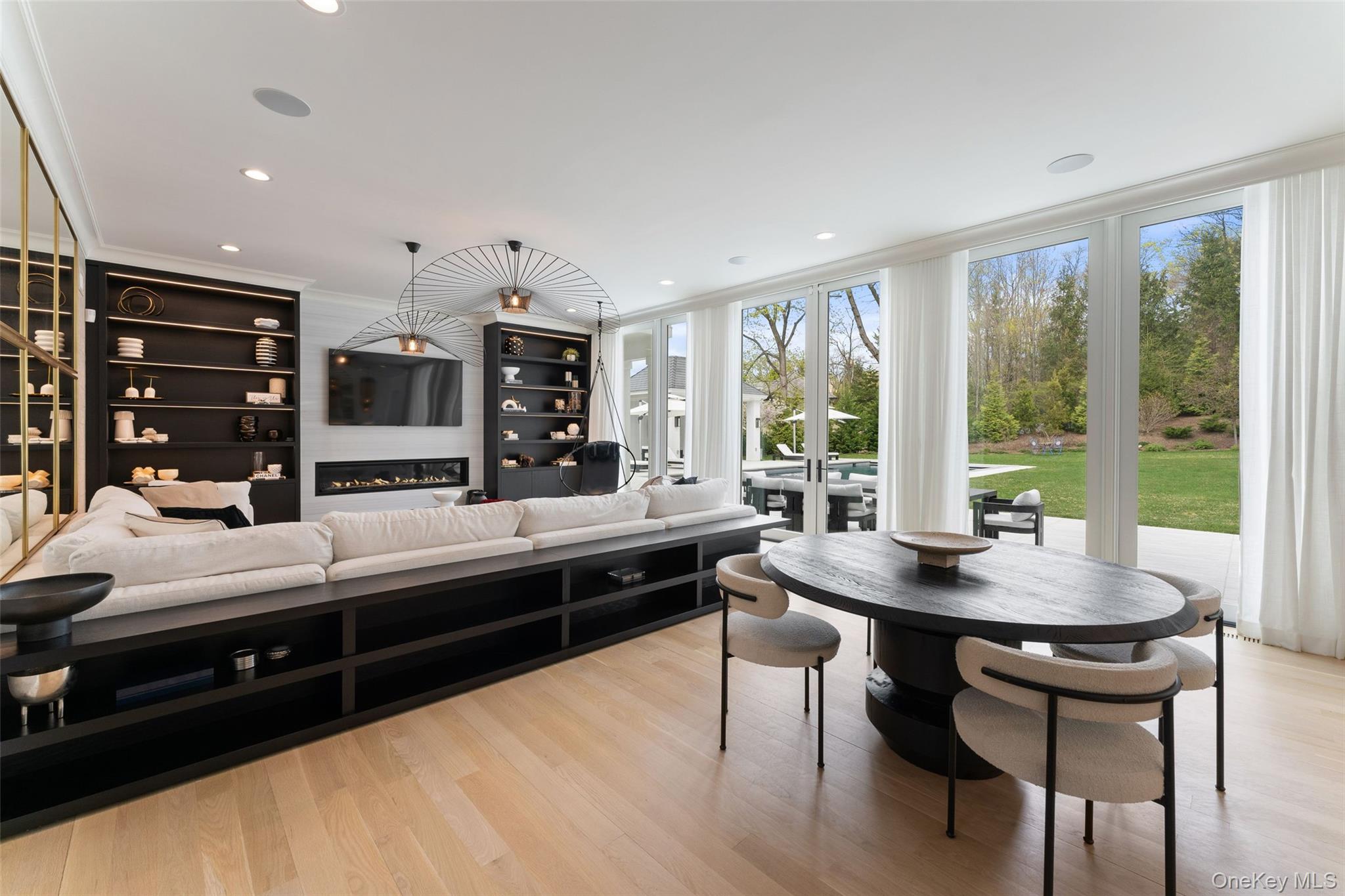 17 Oxford Road Scarsdale, NY 10583 - Photo 10 of 49 Breakfast area open to family room
