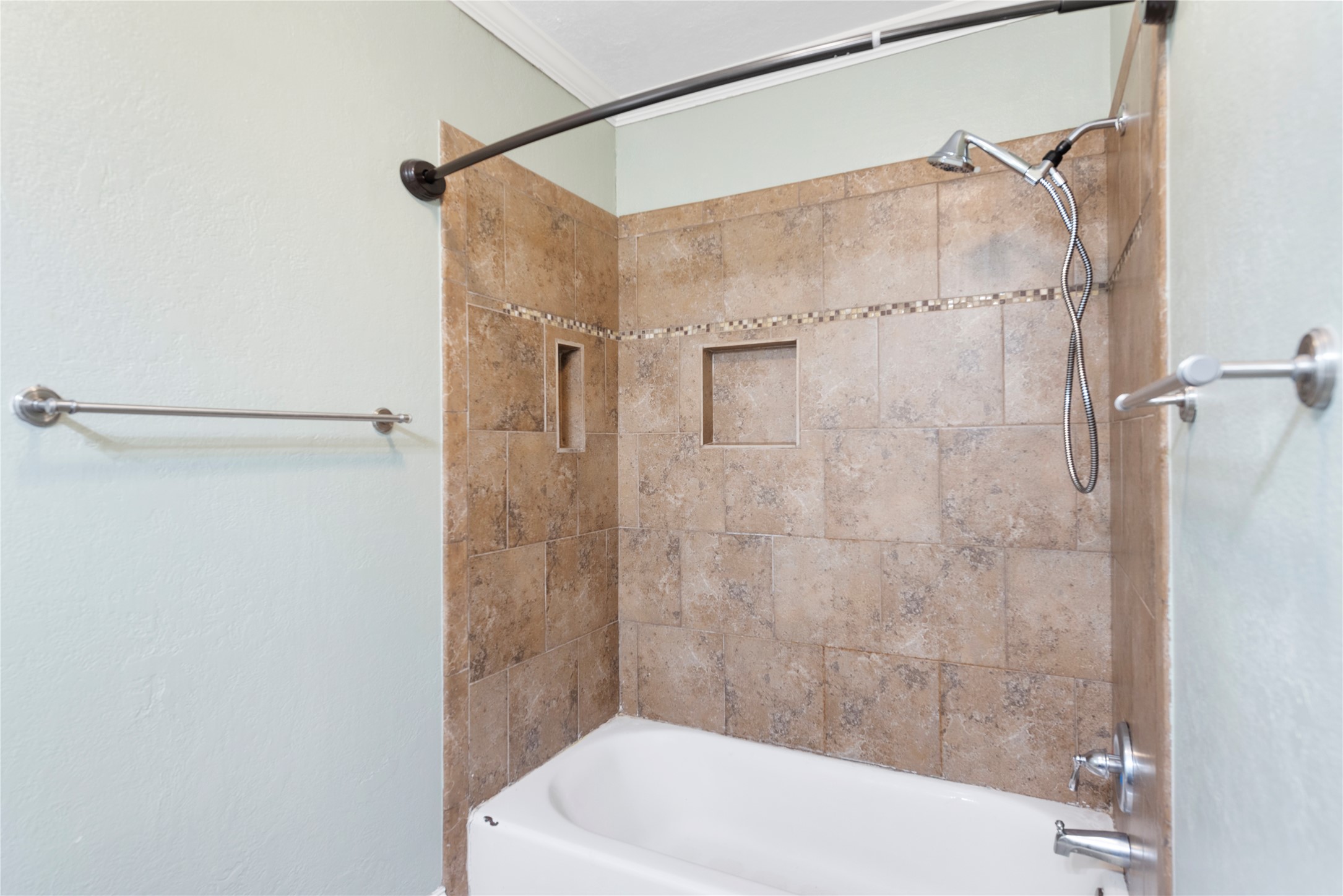 1900 Justin Lane Austin, TX 78757 - Photo 18 of 27 Full bath with shower / washtub combination
