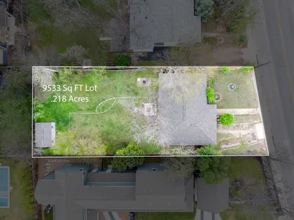 an aerial view of a yard