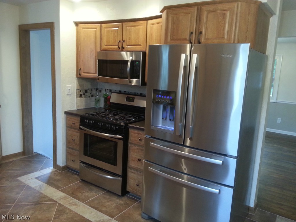233 Nobottom Road Berea, OH 44017 - Photo 6 of 23 Gallery Image 6