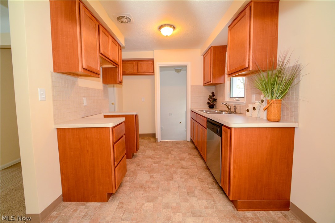 799 Glenhurst Road Willowick, OH 44095 - Photo 9 of 35