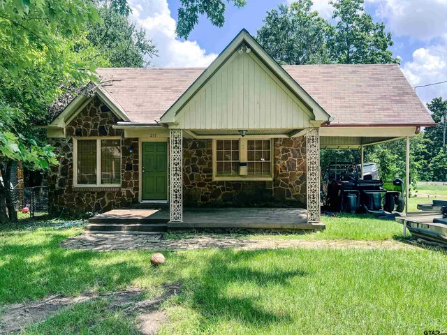 $119,900 | 217 Polk Street, Gilmer, TX 75644