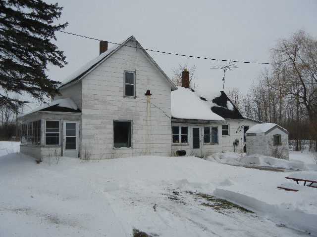 7614 Sayles Road Yale, MI 48097 - Photo 1 of 17 31043023.JPG