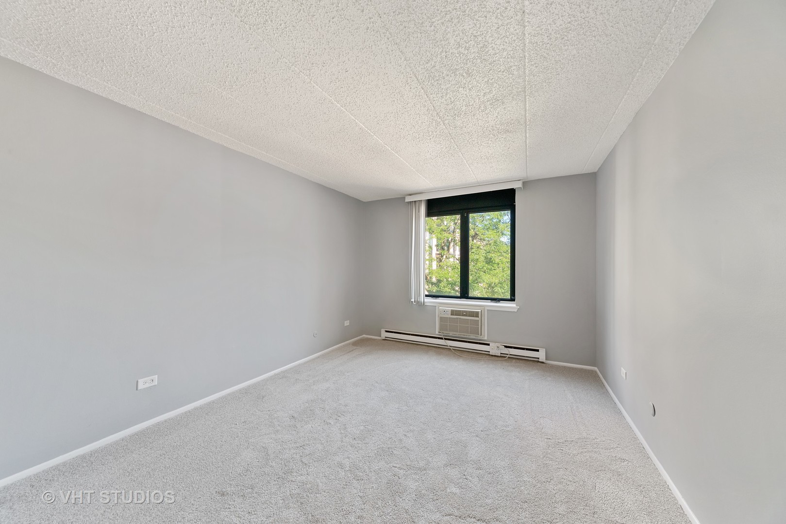 9701 North Dee Road, Unit 3L Niles, IL 60714 - Photo 6 of 10 an empty room with windows
