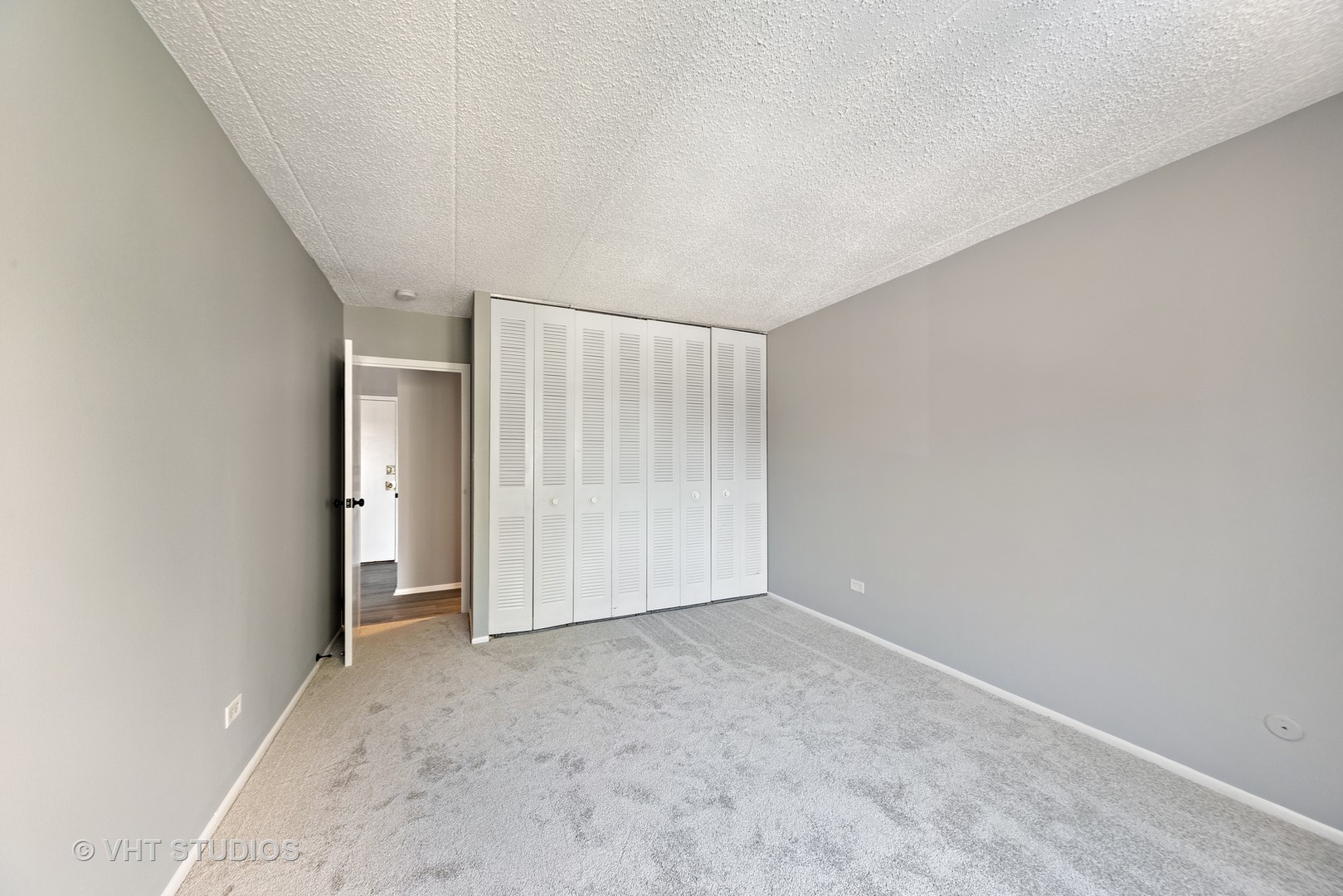 9701 North Dee Road, Unit 3L Niles, IL 60714 - Photo 7 of 10 a view of an empty room