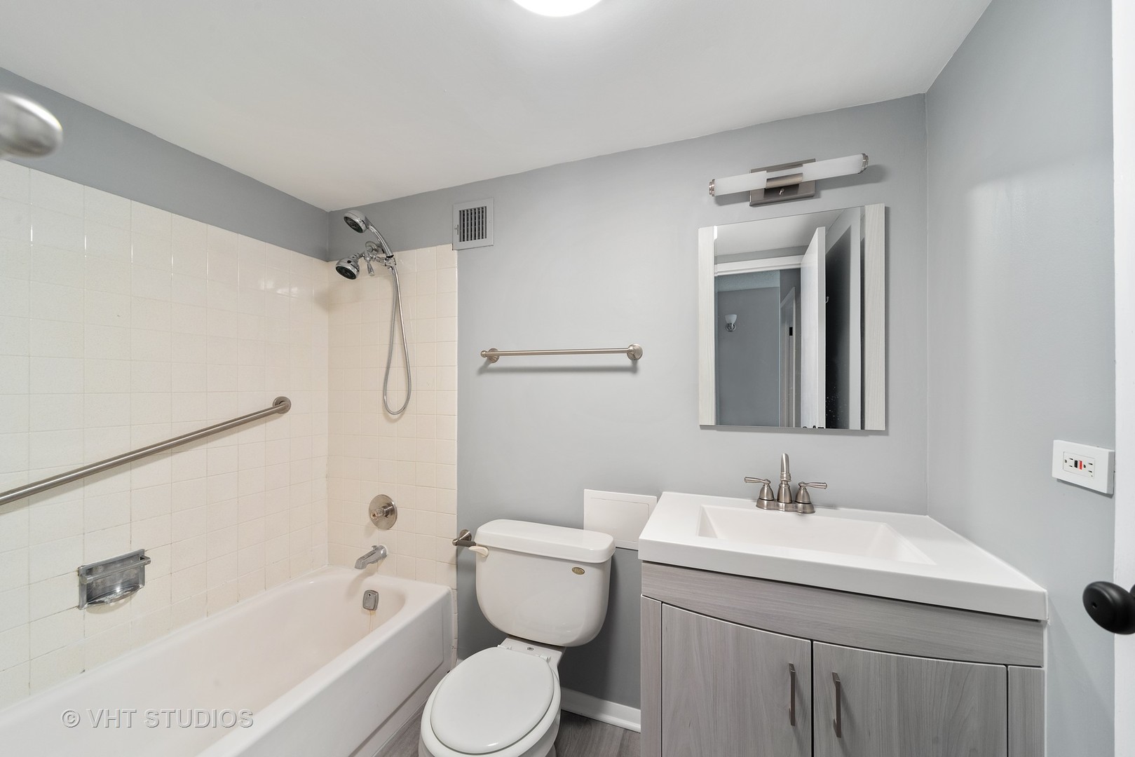 9701 North Dee Road, Unit 3L Niles, IL 60714 - Photo 8 of 10 a bathroom with a sink toilet and shower