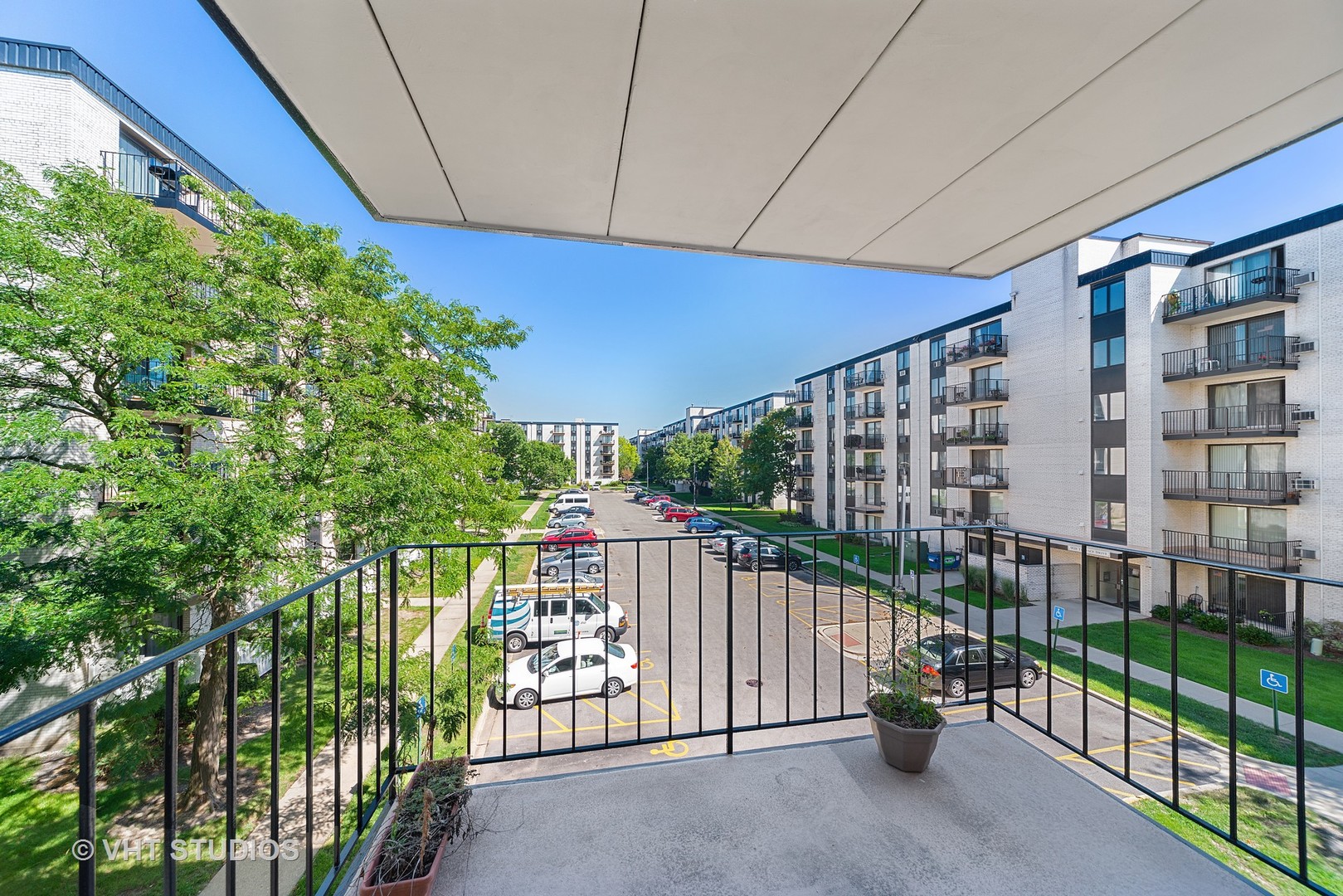 9701 North Dee Road, Unit 3L Niles, IL 60714 - Photo 9 of 10 a view of a balcony