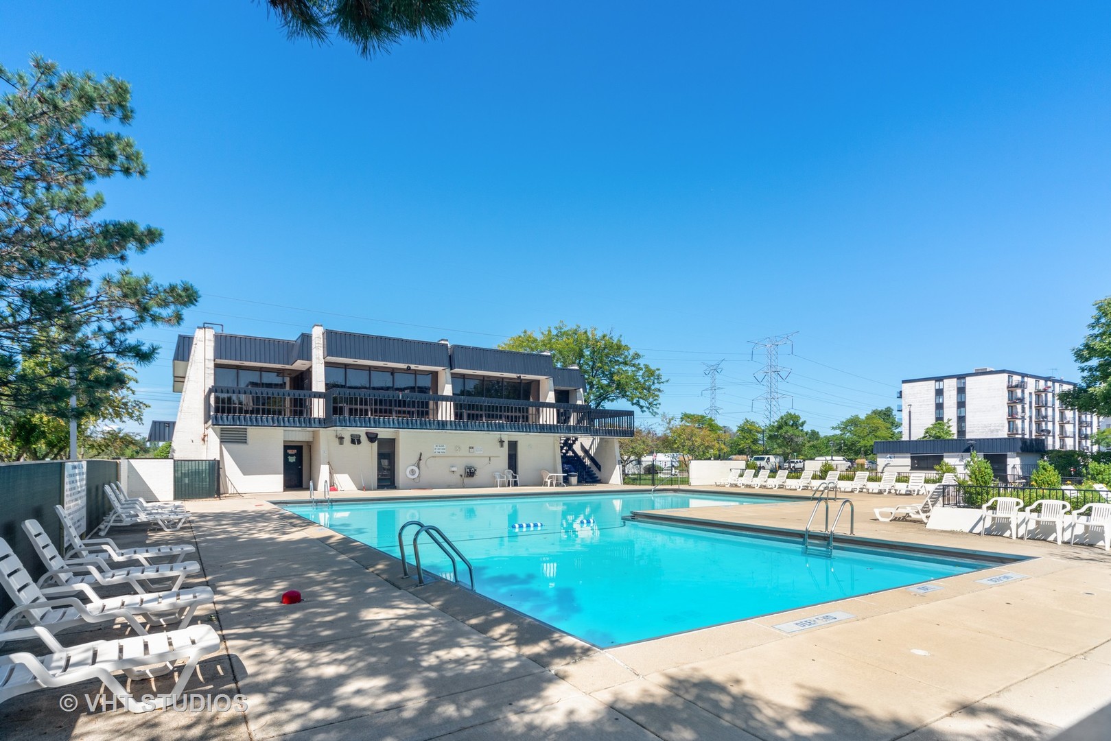 9701 North Dee Road, Unit 3L Niles, IL 60714 - Photo 10 of 10 a view of a swimming pool and a yard