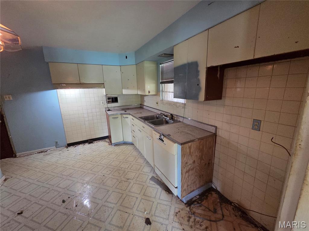2338 Ruckert Avenue St. Louis, MO 63114 - Photo 7 of 16 Gallery Image 7