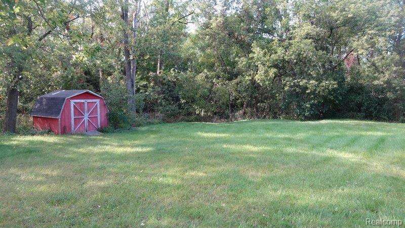 7093 Merritt Road Ypsilanti, MI 48197 - Photo 9 of 32 025.jpg