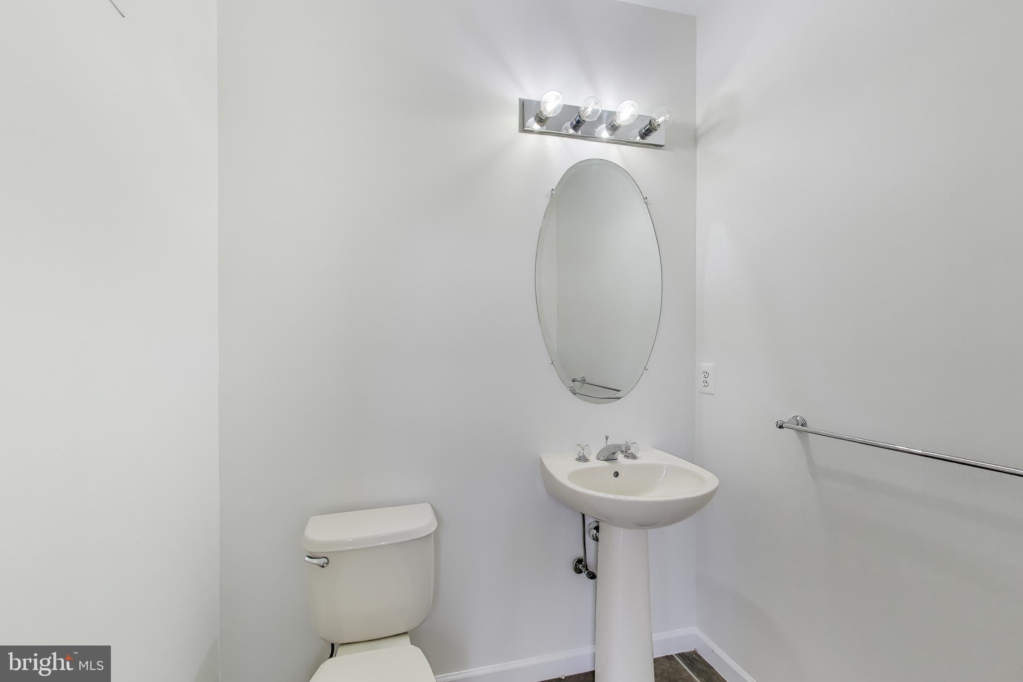 42759 Locklear Terrace Chantilly, VA 20152 - Photo 14 of 38 a bathroom with a toilet a sink and mirror