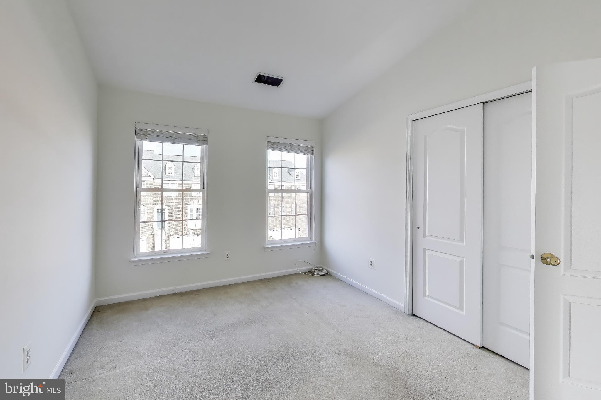 42759 Locklear Terrace Chantilly, VA 20152 - Photo 25 of 38 an empty room with windows