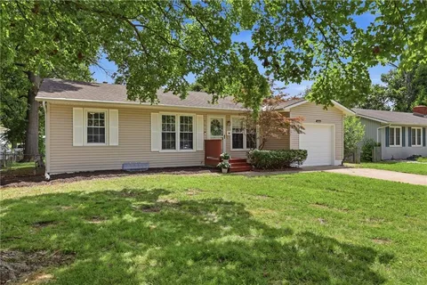 $259,999 | 605 Northwest Gibson Road, Lee's Summit, MO 64063
