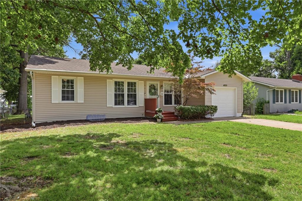 605 Northwest Gibson Road Lee's Summit, MO 64063 - Photo 3 of 26