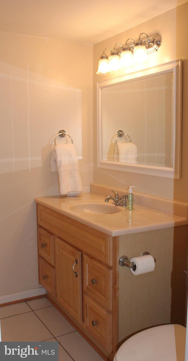 6623 Huntsman Boulevard Springfield, VA 22152 - Photo 12 of 26 Main level powder room