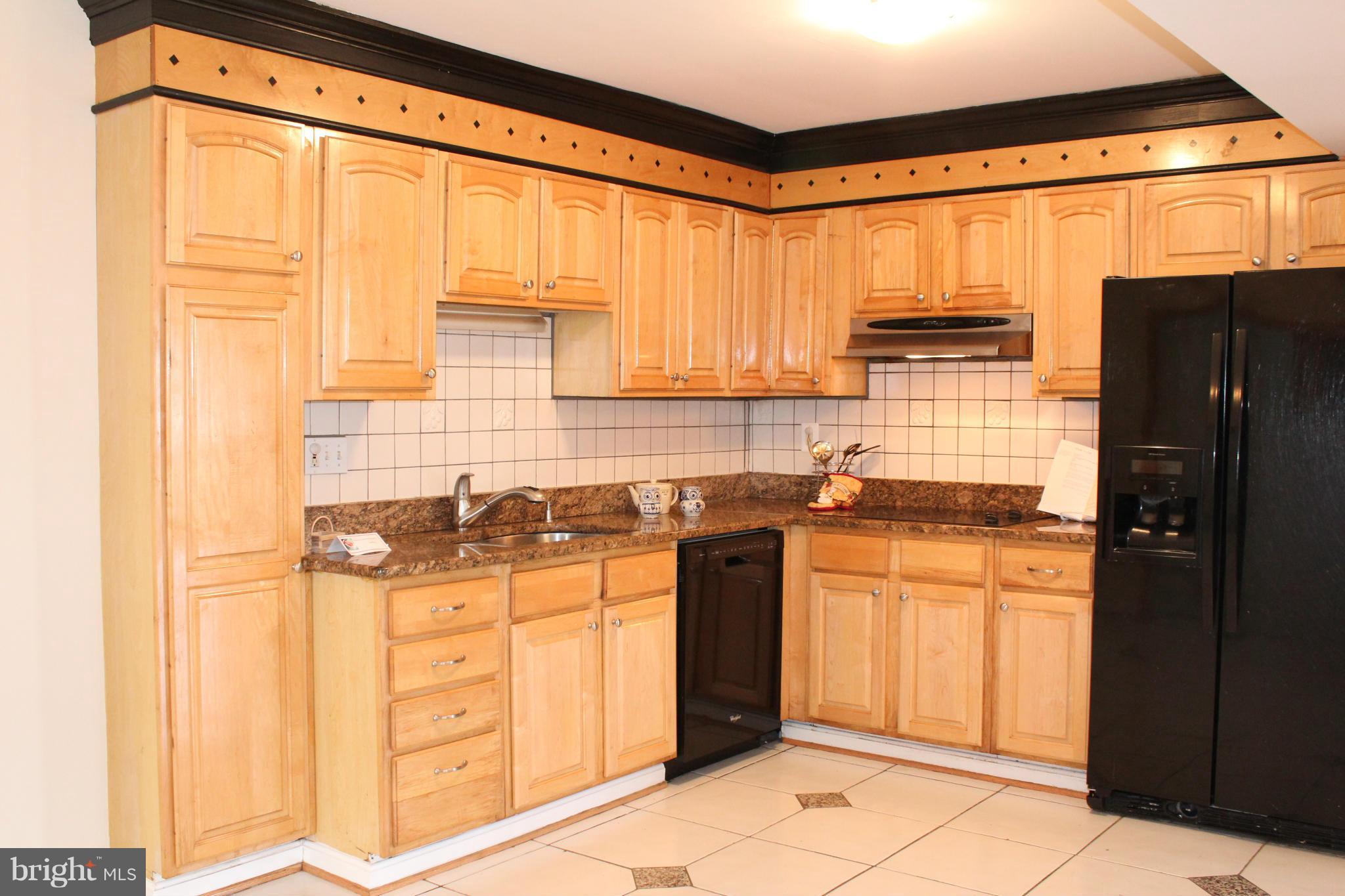 6623 Huntsman Boulevard Springfield, VA 22152 - Photo 6 of 26 Kitchen w/ceramic tile floor