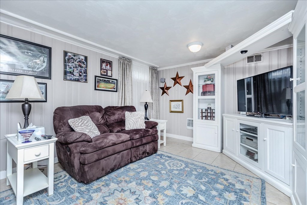 62 Chickering Road Dedham, MA 02026 - Photo 21 of 41 Gallery Image 21