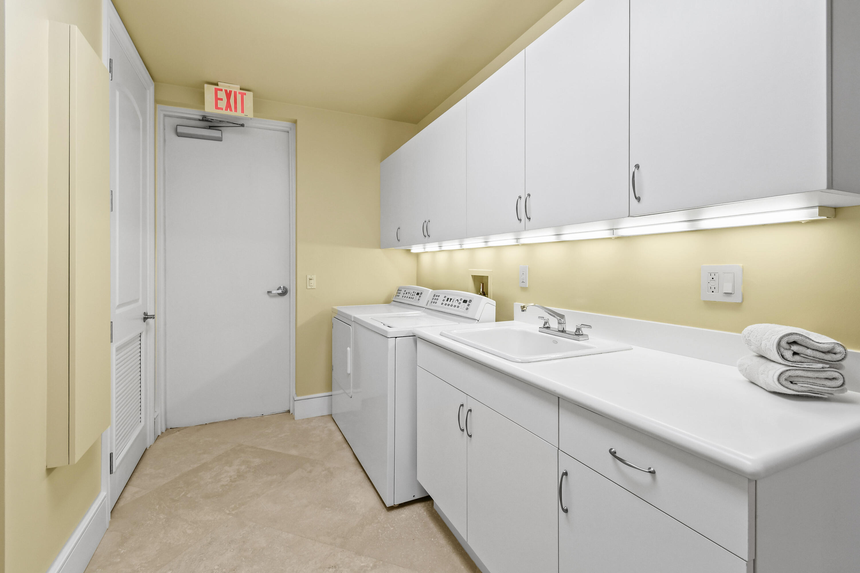 4600 North Ocean Drive, Unit 406 Singer Island, FL 33404 - Photo 33 of 106 4600NOceanDr#406(47)