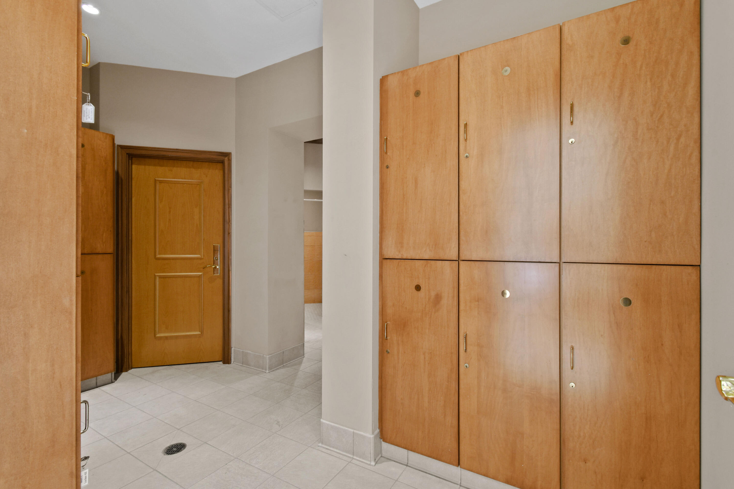 4600 North Ocean Drive, Unit 406 Singer Island, FL 33404 - Photo 98 of 106 a view of closet area