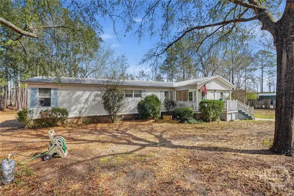 $249,900 | 124 Edgewater Drive, Bloomingdale, GA 31302