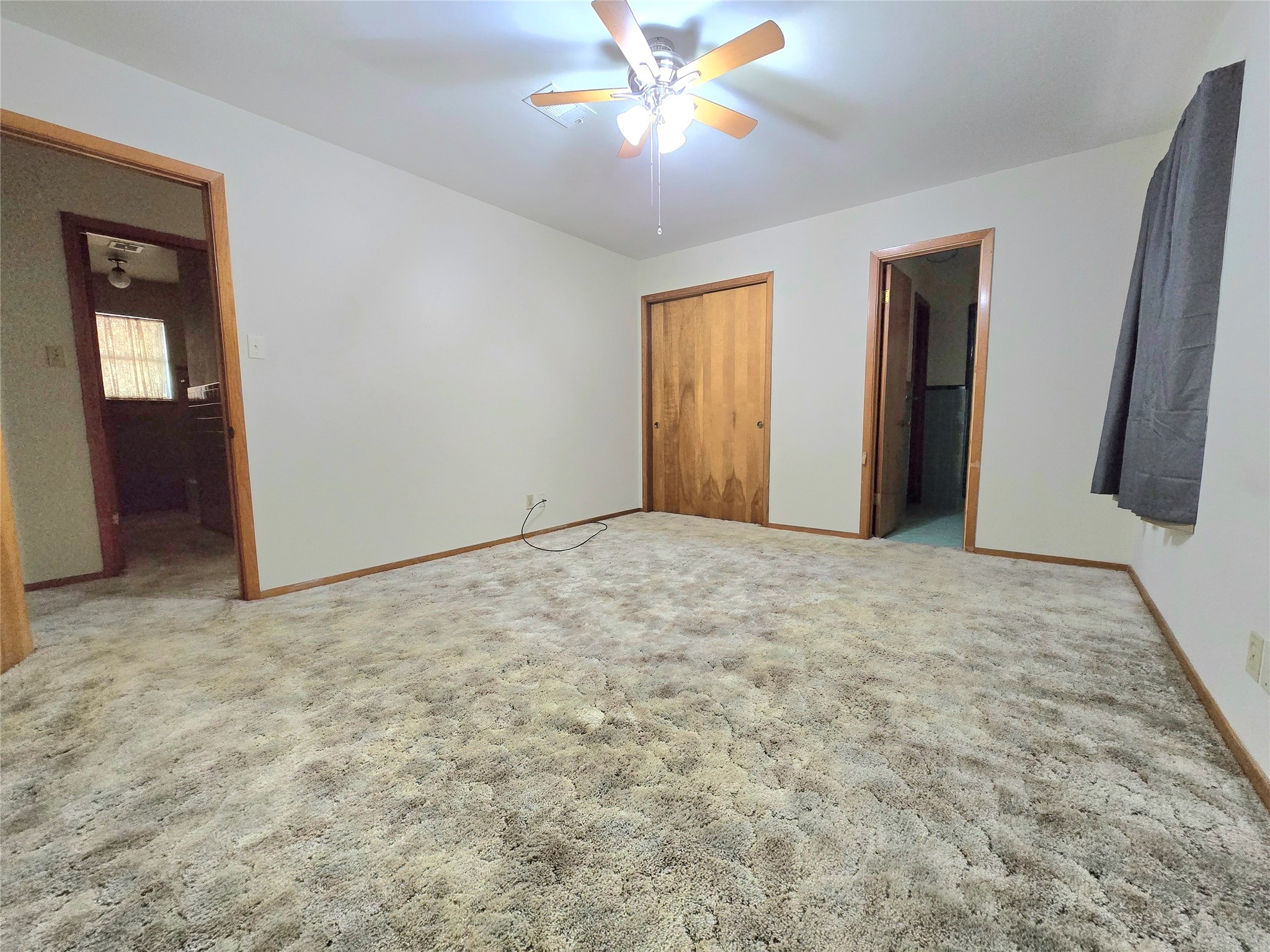 607 South Main Street Dayton, TX 77535 - Photo 21 of 39 a view of an empty room