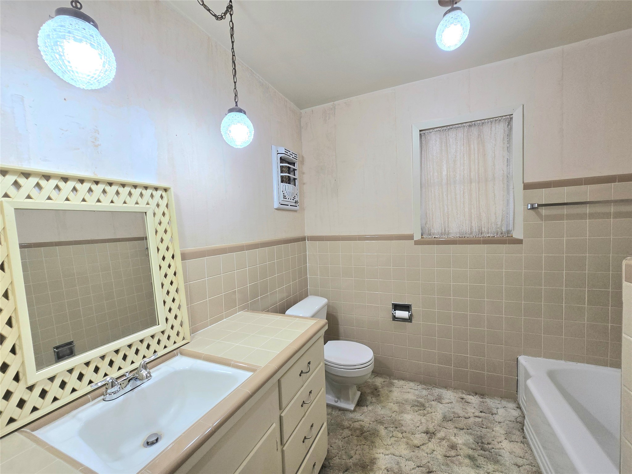 607 South Main Street Dayton, TX 77535 - Photo 24 of 39 a bathroom with a toilet a sink and mirror