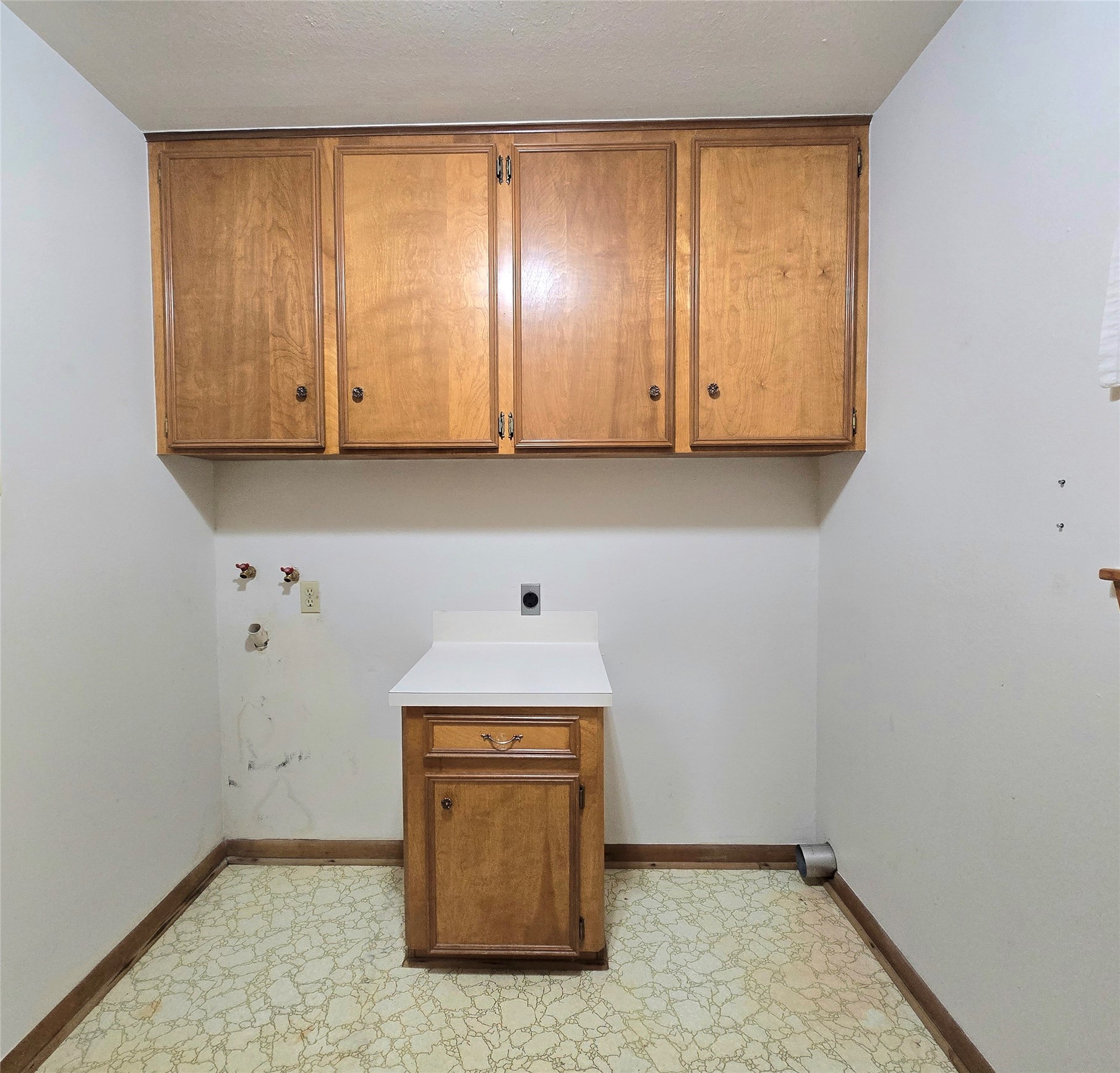 607 South Main Street Dayton, TX 77535 - Photo 28 of 39 a view of storage and utility