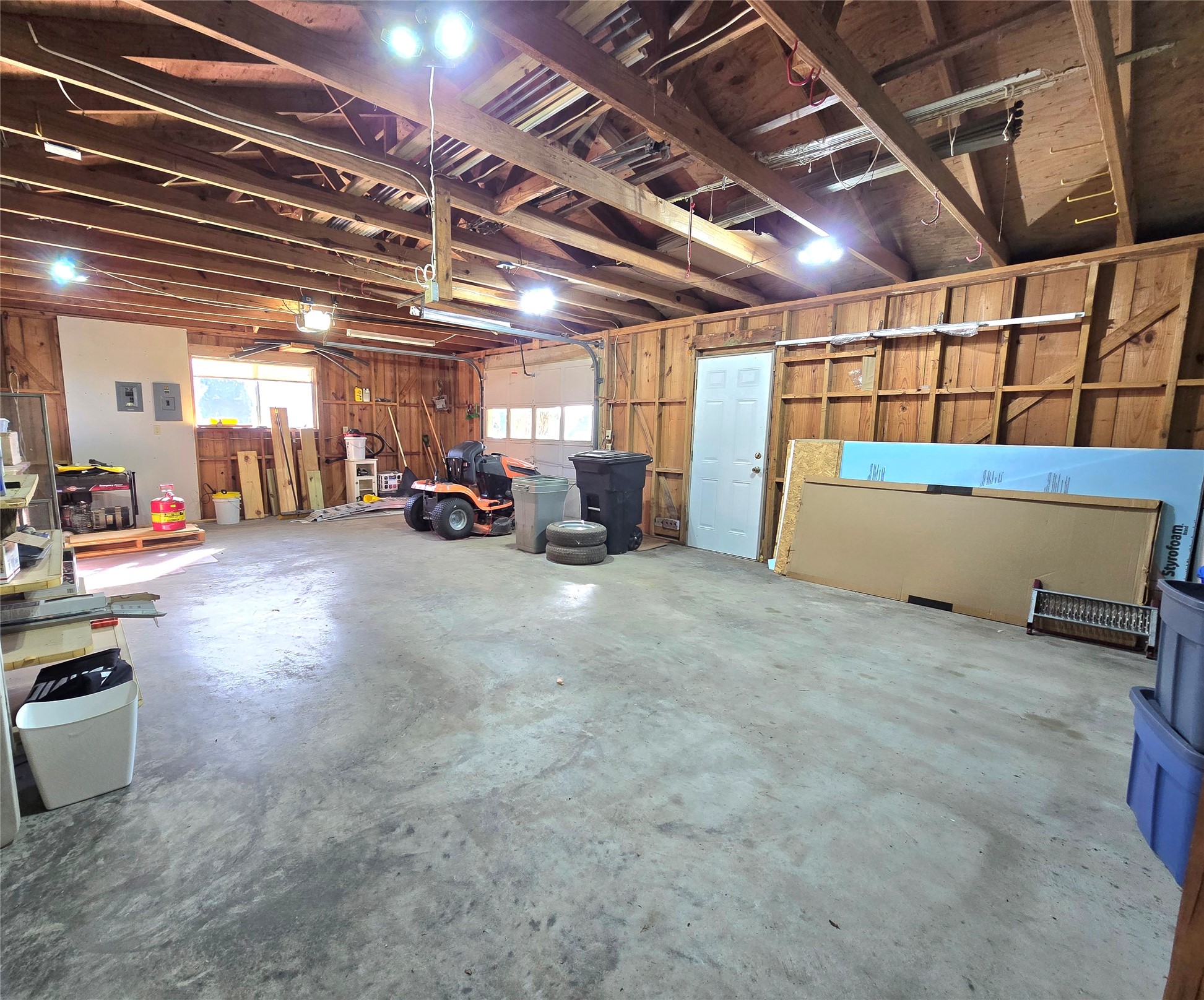 607 South Main Street Dayton, TX 77535 - Photo 31 of 39 a view of a room with gym equipment
