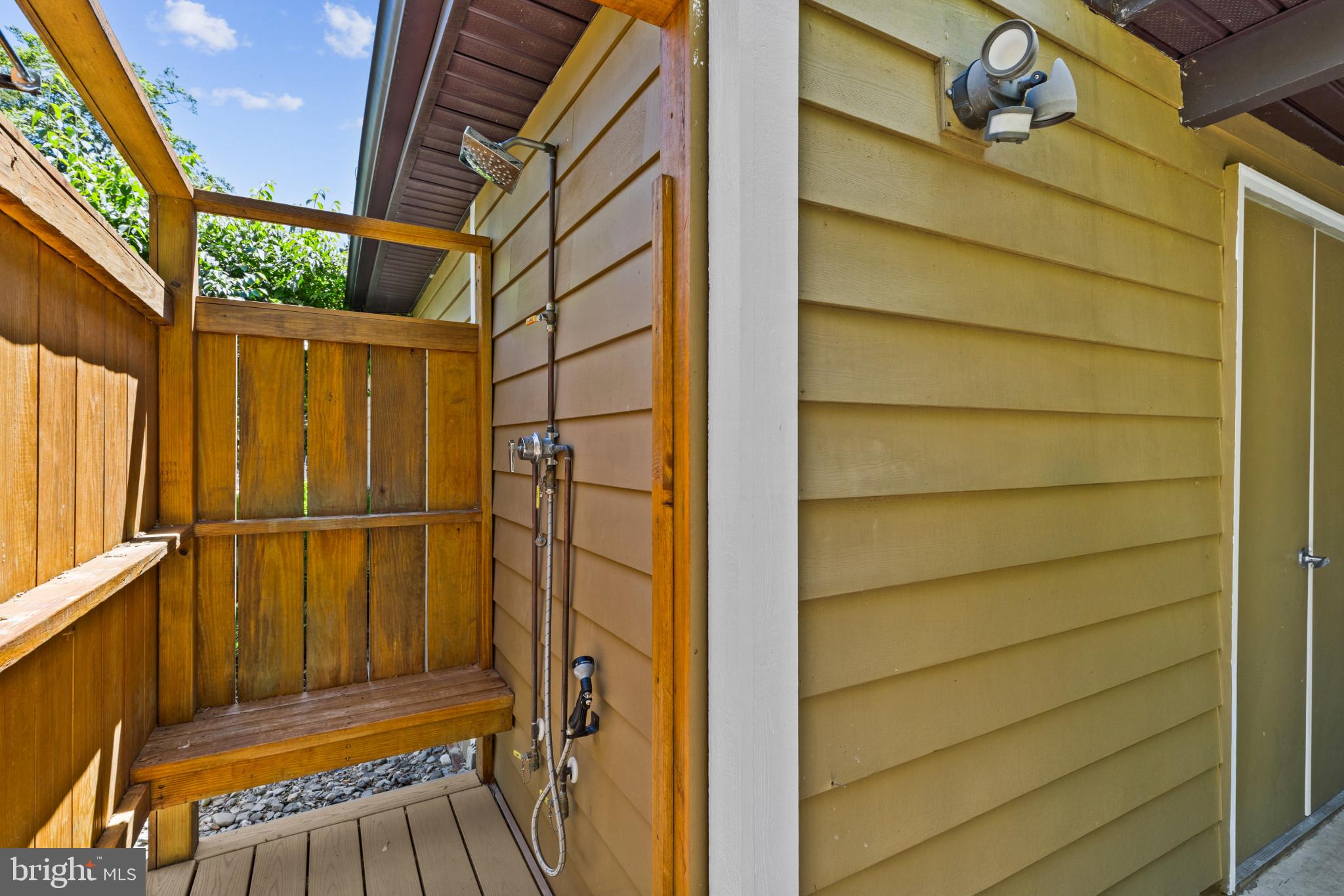 310 Epping Way Annapolis, MD 21401 - Photo 23 of 42 Outdoor shower