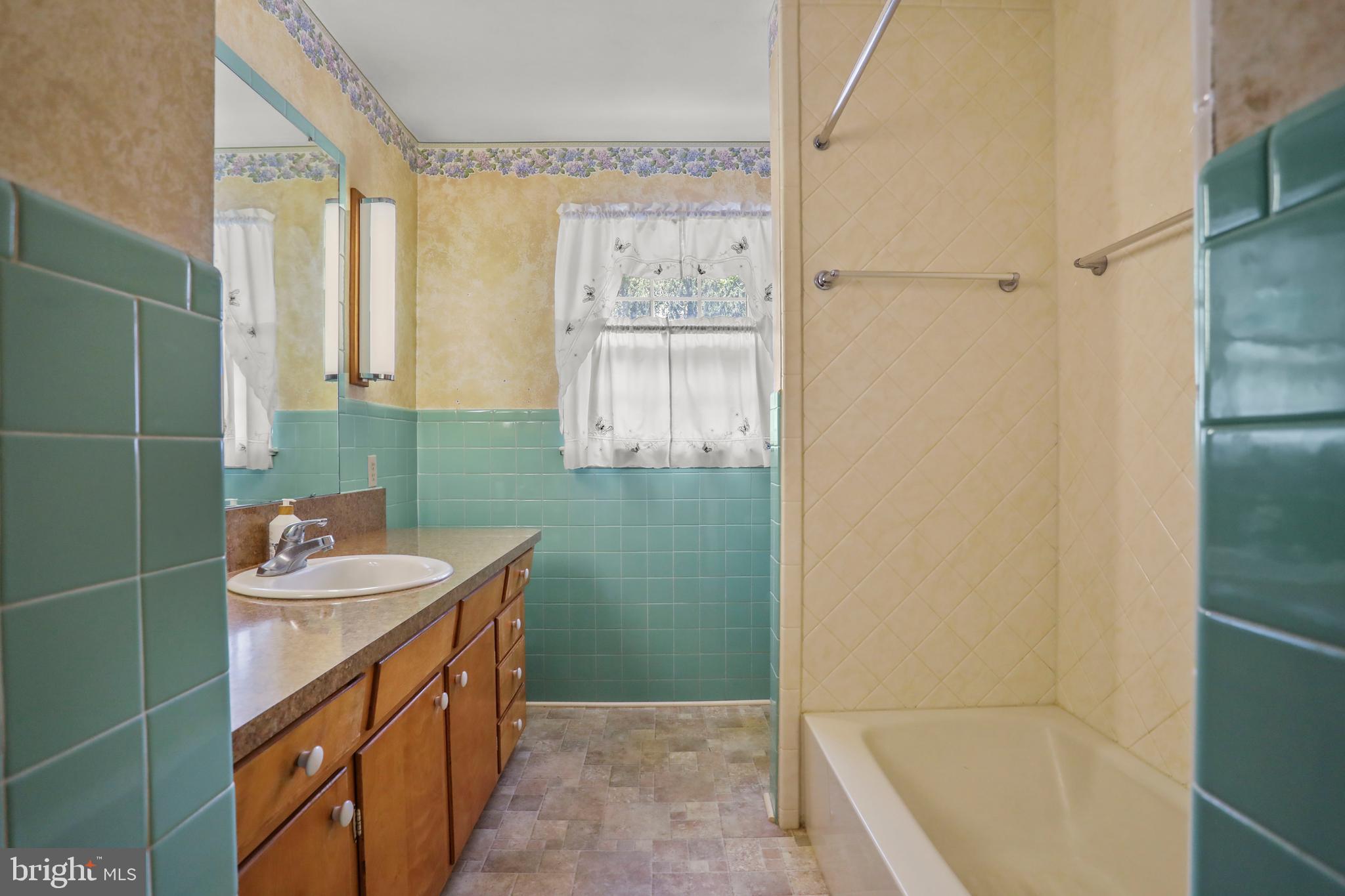 523 Berlin Road New Oxford, PA 17350 - Photo 16 of 34