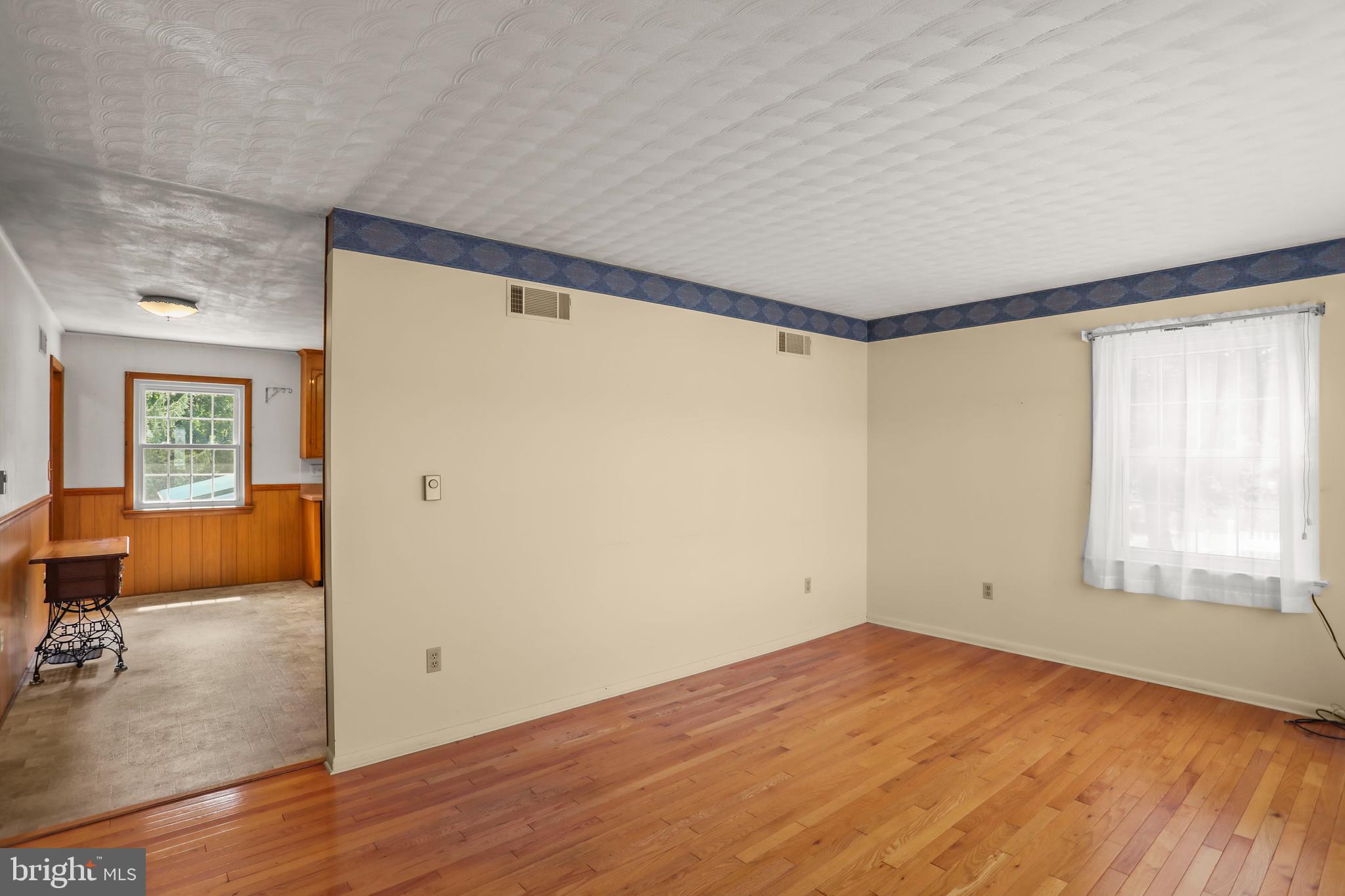 523 Berlin Road New Oxford, PA 17350 - Photo 5 of 34