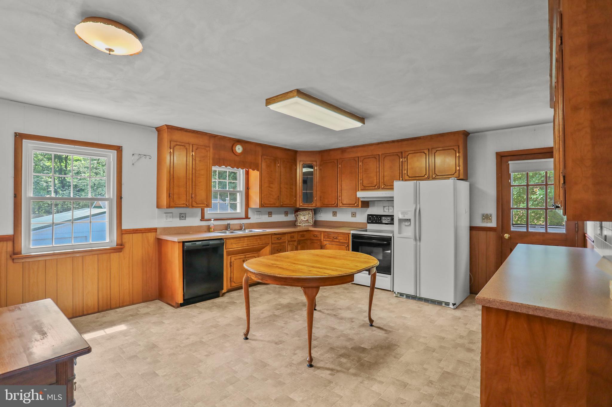 523 Berlin Road New Oxford, PA 17350 - Photo 7 of 34