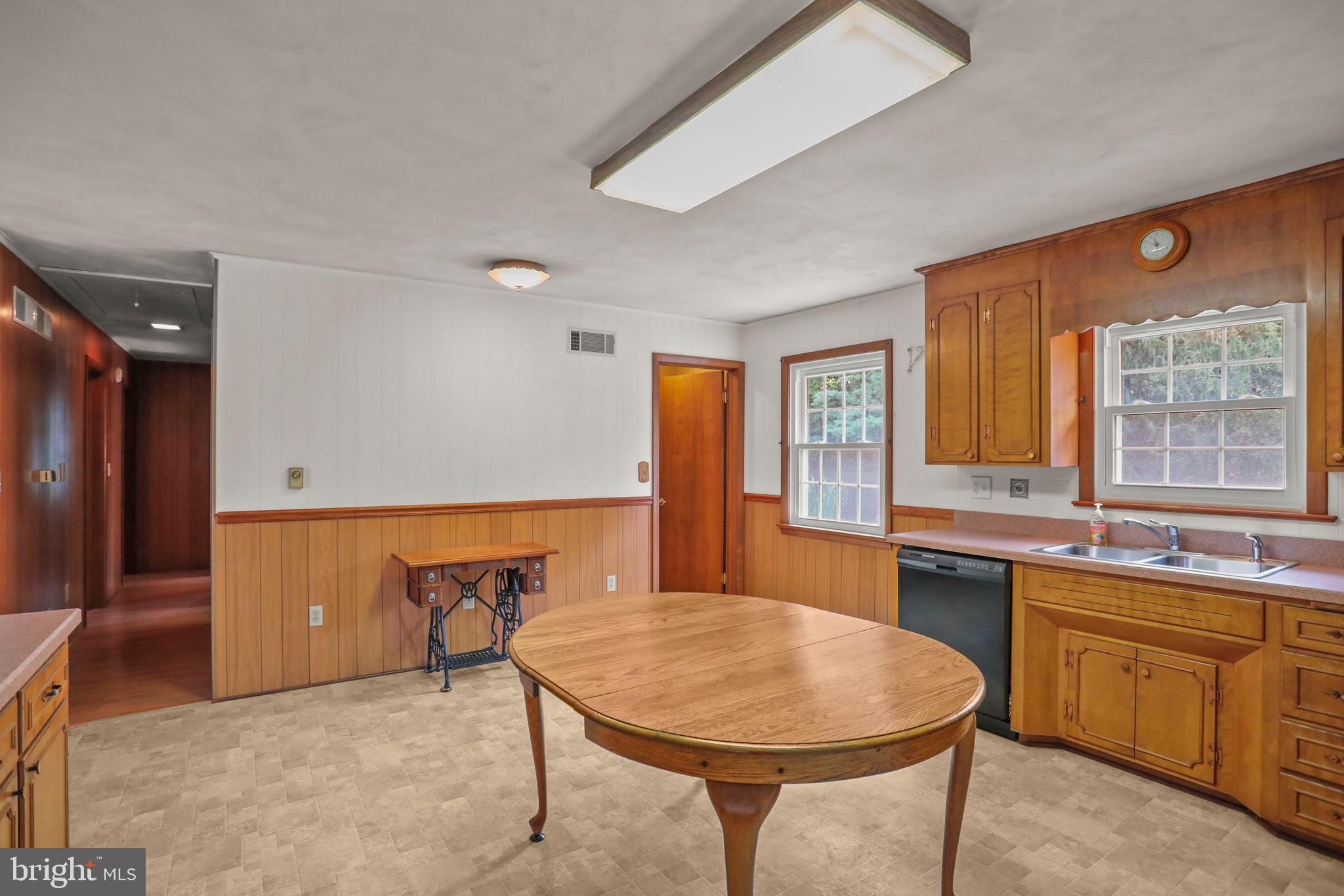 523 Berlin Road New Oxford, PA 17350 - Photo 9 of 34