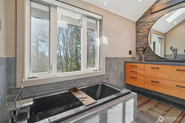 $1,625,000 | 16430 266th Avenue Southeast, Issaquah, WA 98027