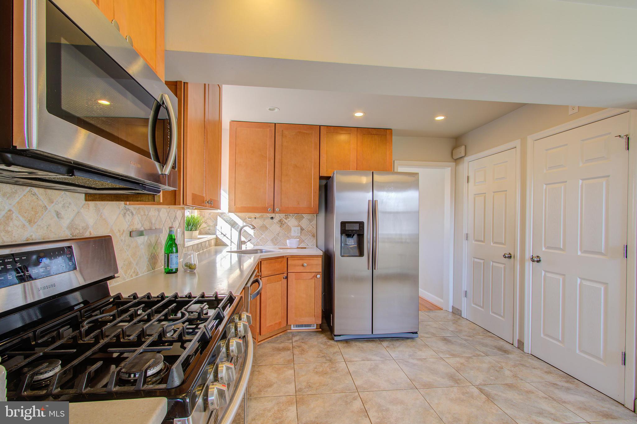 10025 Dallas Avenue Silver Spring, MD 20901 - Photo 10 of 35 Loads of cabinetry.