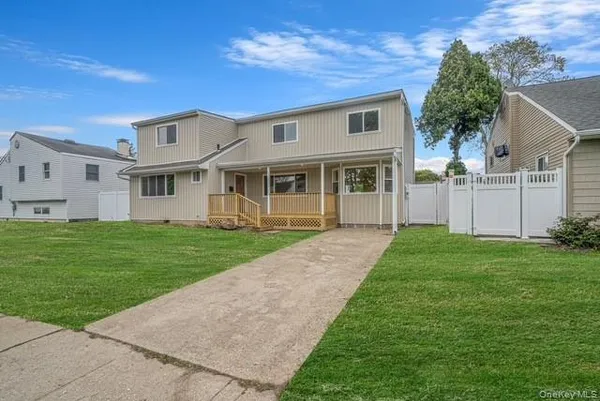 $739,000 | 5 Cheryl Lane, North Babylon, NY 11703