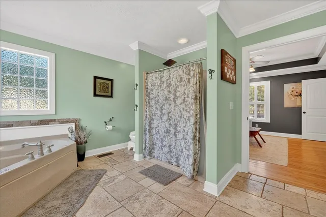 a view of a workspace with furniture and a livingroom