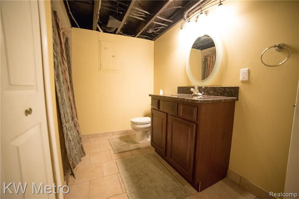 229 North Helen Avenue Rochester, MI 48307 - Photo 30 of 37