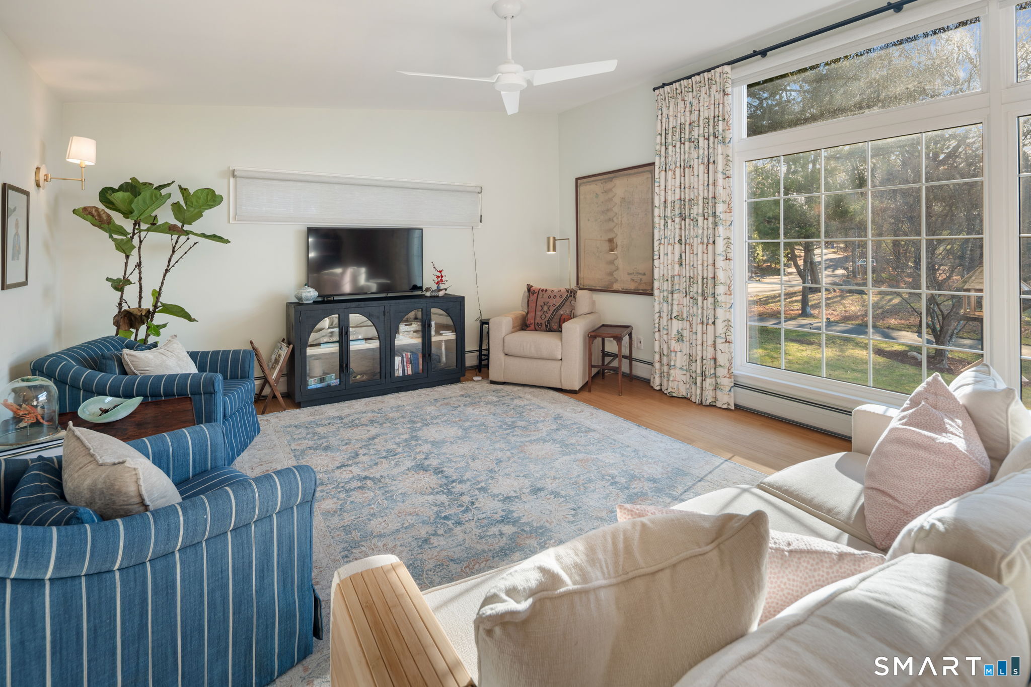 12 Splitrock Road Norwalk, CT 06854 - Photo 8 of 37 a living room with furniture and a potted plant