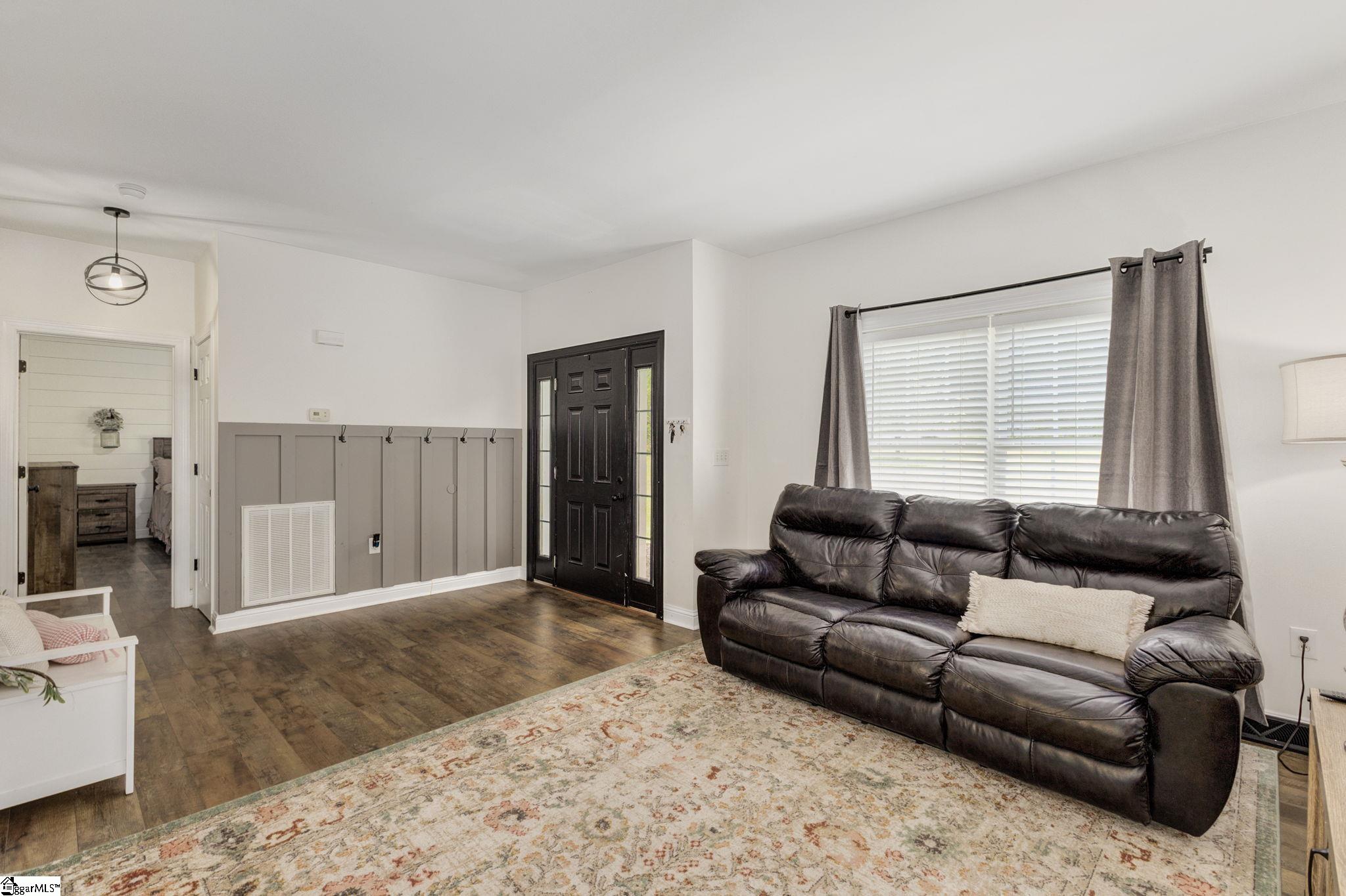 3241 Price House Road Woodruff, SC 29388 - Photo 4 of 29 Gallery Image 4