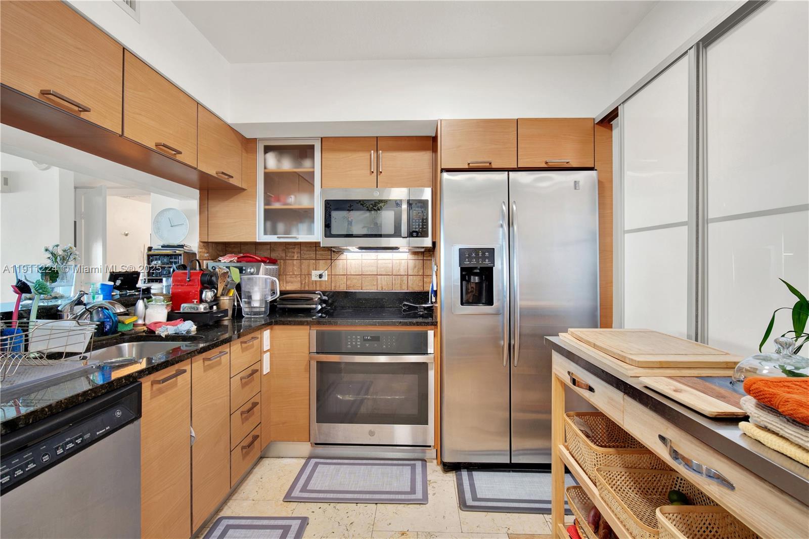 31 Southeast 5th Street, Unit 2910 Miami, FL 33131 - Photo 4 of 34 a kitchen with a refrigerator and a sink