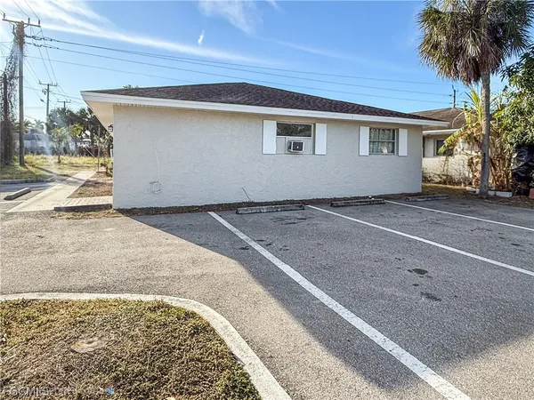 $1,049 | 3744 Estelle Avenue, Fort Myers, FL 33916